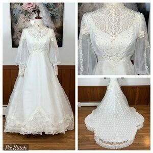 Beautiful Vintage 1970s Organza & Lace Wedding Gown!